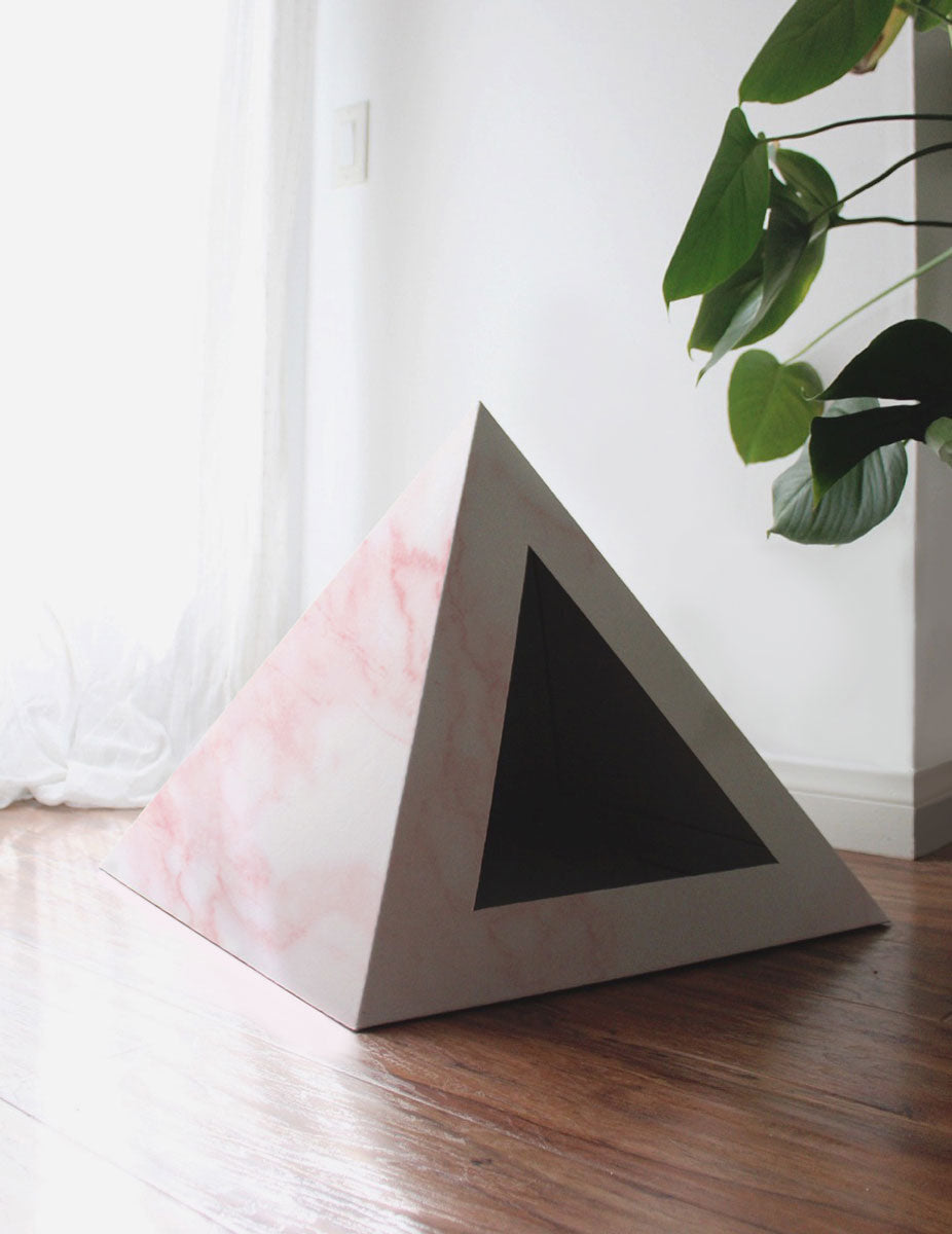 Cozy and Dark 'Rose Quartz' Kardboard Pyramid - Cat