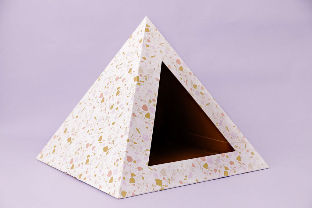 Cozy and Dark 'Terrazzo' Kardboard Pyramid - Cat