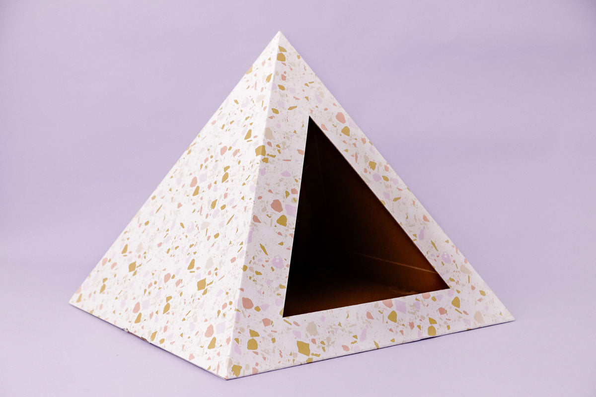 Cozy and Dark 'Terrazzo' Kardboard Pyramid - Cat